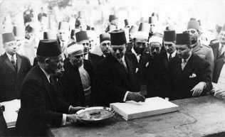 king-farouk-laying-the-foundation-for-the-rennovation-of-aljazeera-mosque-in-zamalek-dec-13th-1945.jpg