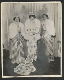 princess-fawzia-queen-farida-and-princess-faiza-in-the-royal-opera-house-in-1939.jpg